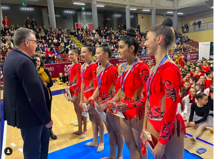 Reconocimiento por parte del presidente del Instituto Municipal de Deportes de Córdoba, D. Manuel Torrejimeno a nuestras Campeonas de España en la categoría Junior Absoluto. ¡Gracias!