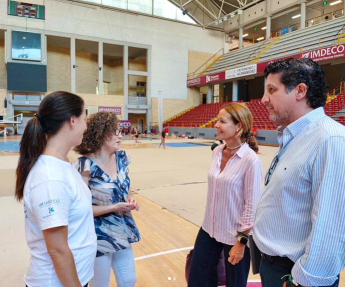 LA PRESIDENTA DEL IMDECO VISITA AL CLUB LICEO-CÓRDOBA